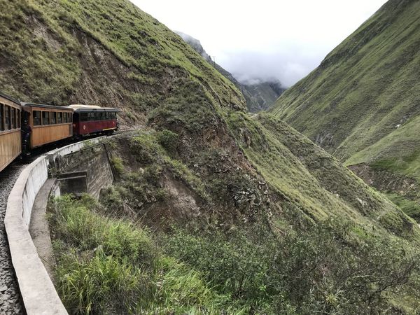 厄瓜多│世界上最陡峭的火車路段「惡魔之鼻」