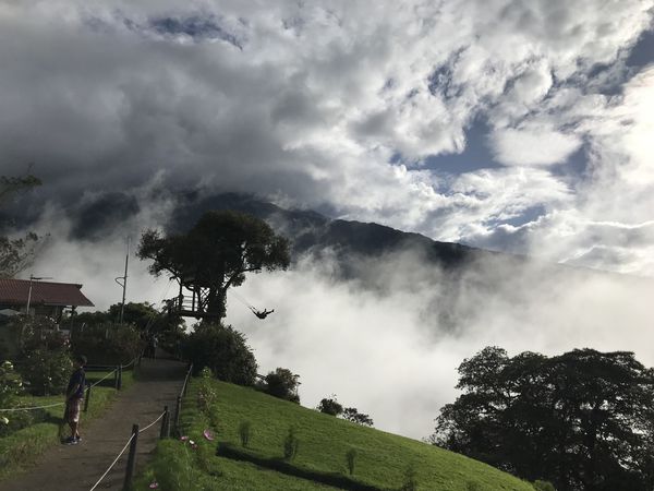 厄瓜多│Baños溫泉小鎮＆盪鞦韆賞火山＆惡魔瀑布