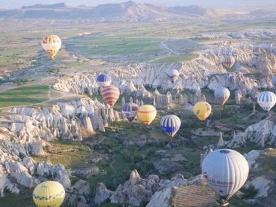乘熱氣球飛上天際！卡帕多奇亞全攻略(景點、美食、交通)